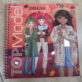 Top Model dress me up sticker book
