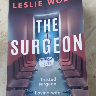 Leslie Wolfe - The Surgeon