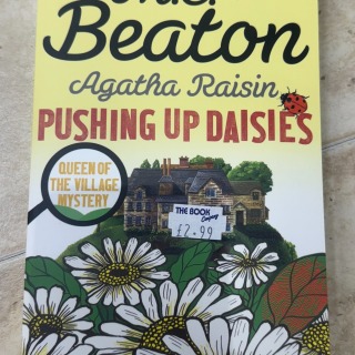 M.C.Beaton - Pushing Up Daisies